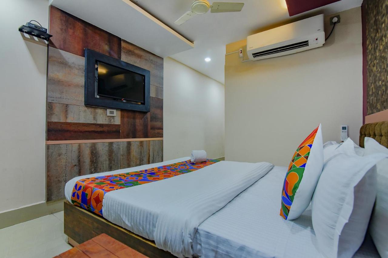 Fabhotel Middleton Desire - Nr Niladri Vihar Square ブバネーシュワル エクステリア 写真