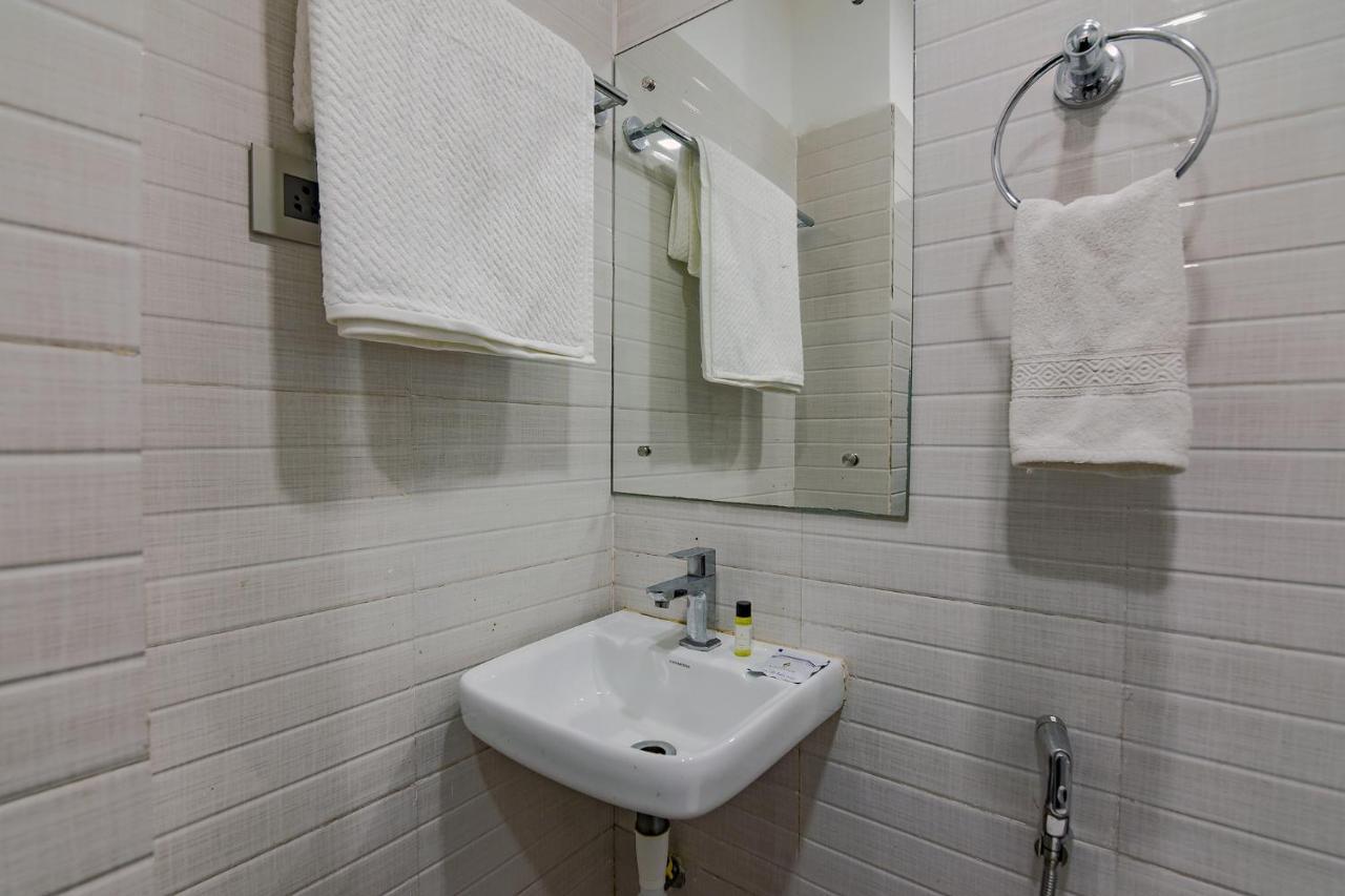 Fabhotel Middleton Desire - Nr Niladri Vihar Square ブバネーシュワル エクステリア 写真