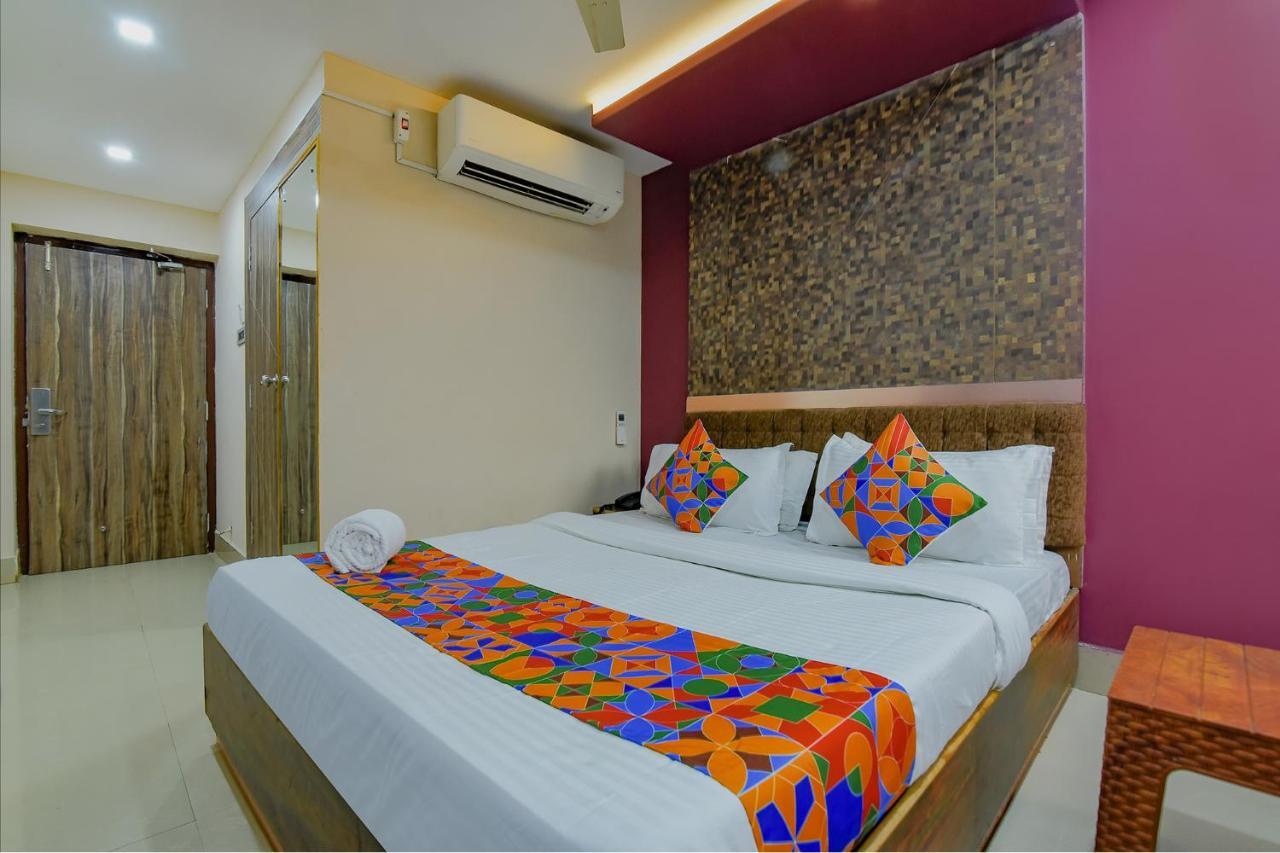 Fabhotel Middleton Desire - Nr Niladri Vihar Square ブバネーシュワル エクステリア 写真