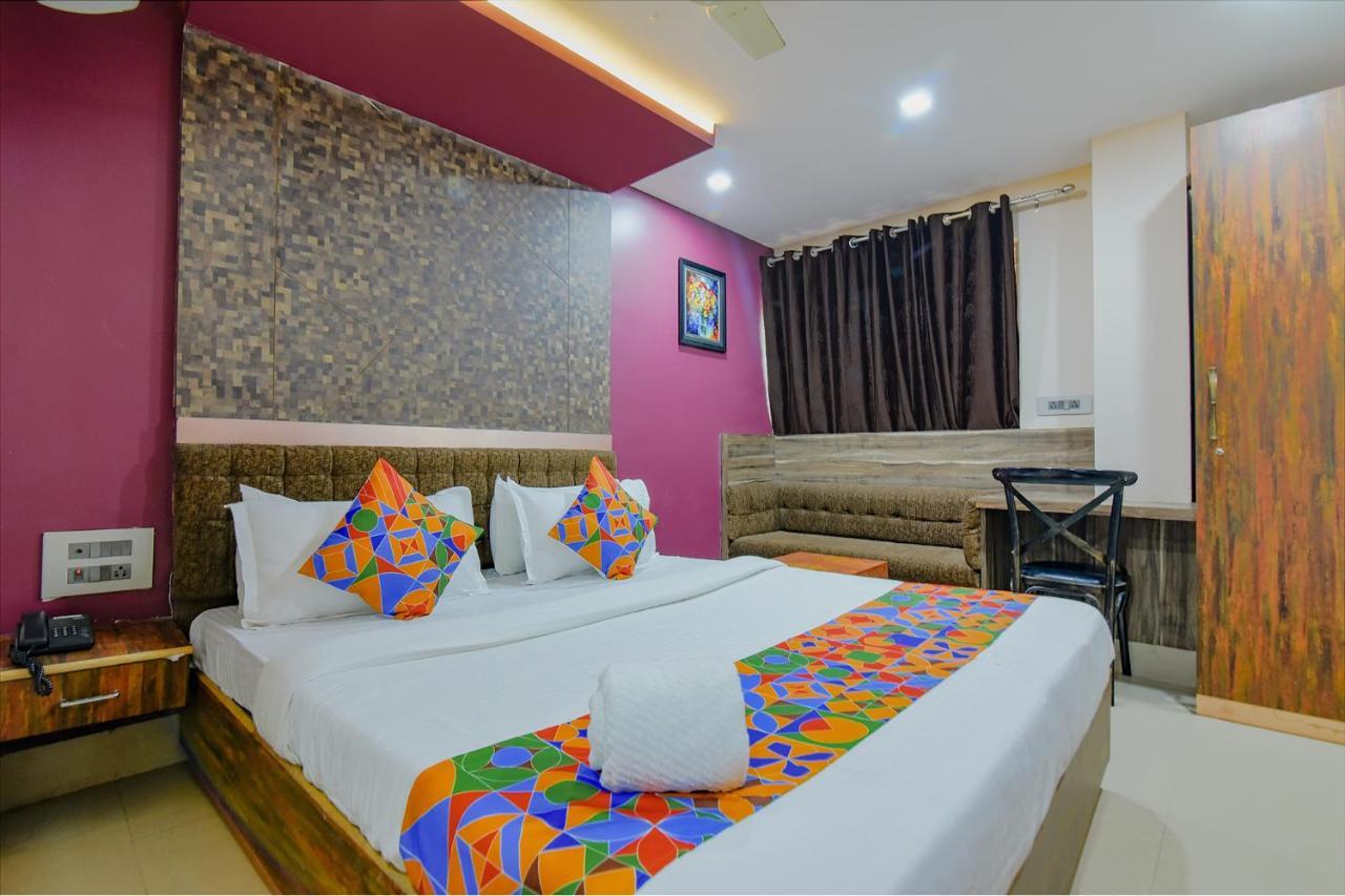 Fabhotel Middleton Desire - Nr Niladri Vihar Square ブバネーシュワル エクステリア 写真
