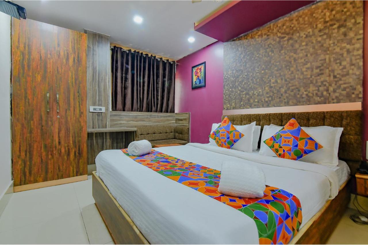 Fabhotel Middleton Desire - Nr Niladri Vihar Square ブバネーシュワル エクステリア 写真