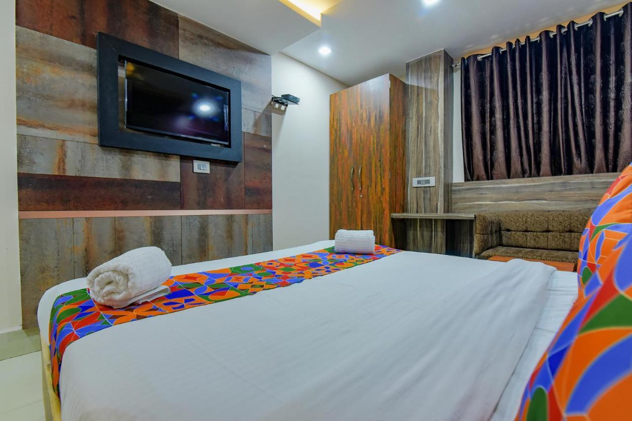 Fabhotel Middleton Desire - Nr Niladri Vihar Square ブバネーシュワル エクステリア 写真