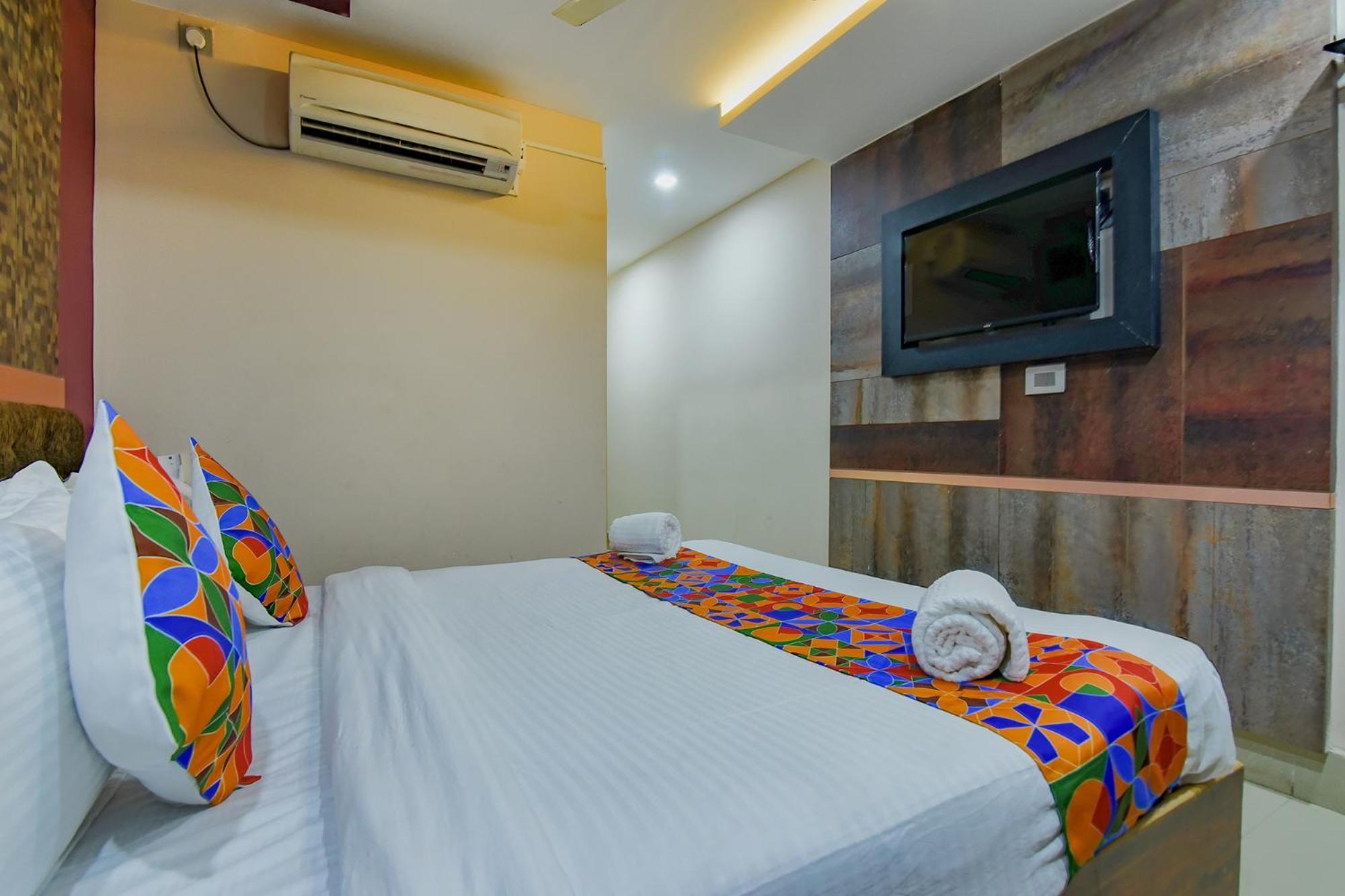 Fabhotel Middleton Desire - Nr Niladri Vihar Square ブバネーシュワル エクステリア 写真